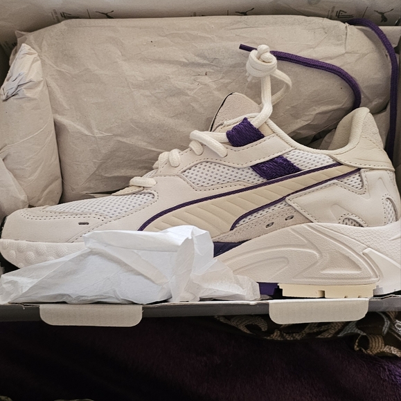 RS- Track Lauren London Snesker - Picture 2 of 4